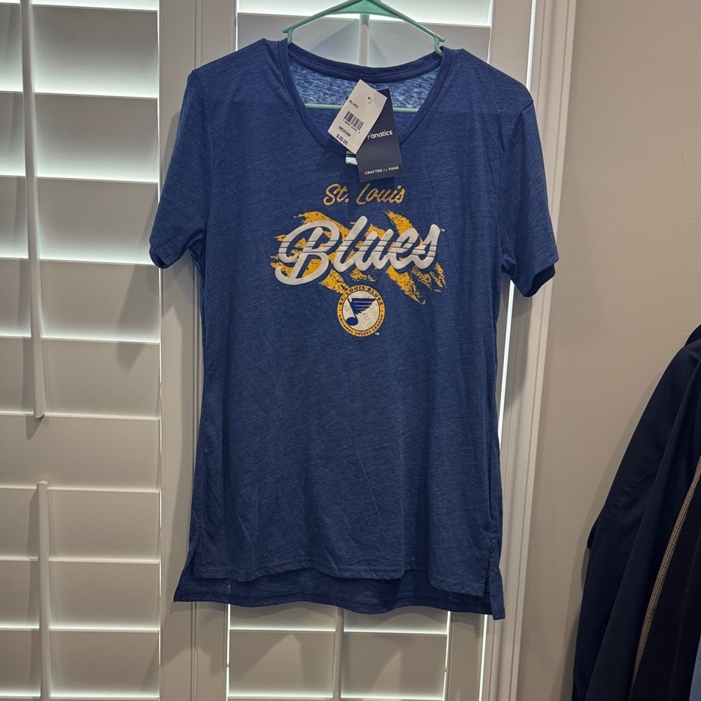 NHL St. Louis Blues womens M Blue and Gold Tee